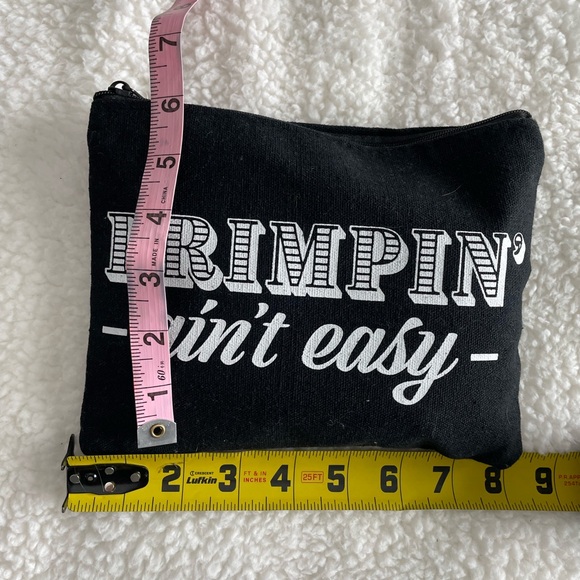 Fun Bathroom Set with Bag, Body Scrub, and Bath Liquids - Picture 9 of 11